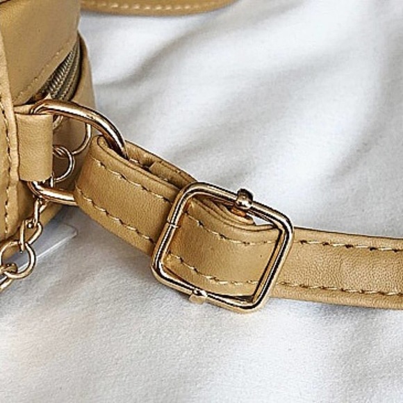 Tropical Pineapple Embroidered Round Straw Crossbody Bag - Picture 11 of 16